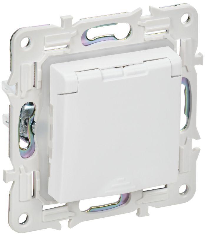 розетка 1-м skandy 16а ip44 с заземл. защ. шторки с крышкой sk-r11w арктич. бел. iek sk-r16-16-44-k01 с доставкой по МСК, категория розетка штепсельная