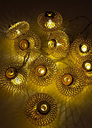 Гирлянда светодиодная "Фонарики" золото 5х3см 10LED тепл. бел. 1.8+0.3м КОСМОС KOC_GIR-B121 гирлянда светодиодная "фонарики" золото 5х3см 10led тепл. бел. 1.8+0.3м космос koc_gir-b121 с доставкой по МСК